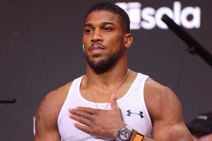 Anthony Joshua injured in car crash in Nigeria that killed two people