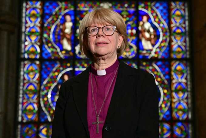 Sarah Mullally becomes first woman to serve as Archbishop of Canterbury