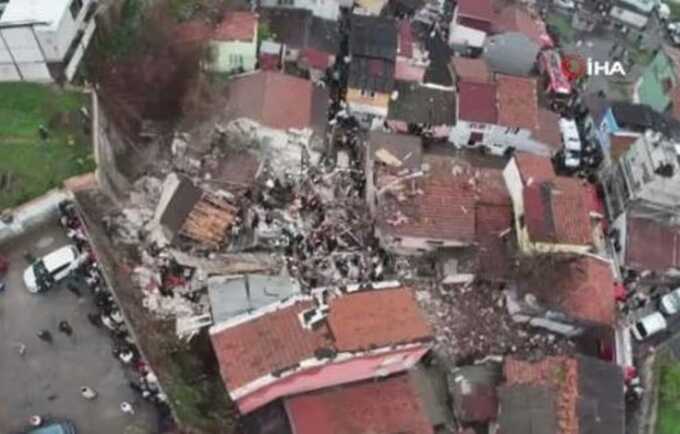 Two buildings collapsed in Istanbul after a gas explosion, with injuries reported