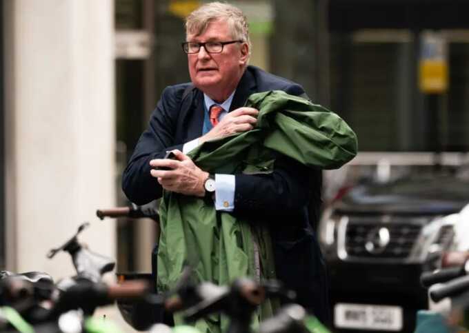 Crispin Odey admits groping and “flirtatious” behaviour as harassment case unfolds in court