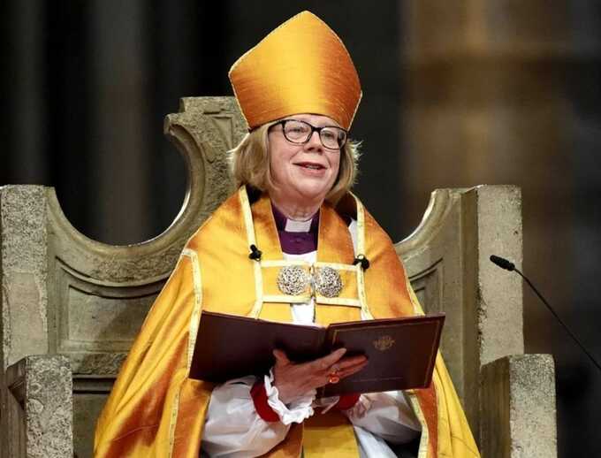 Sarah Mullally makes history as first female Archbishop of Canterbury