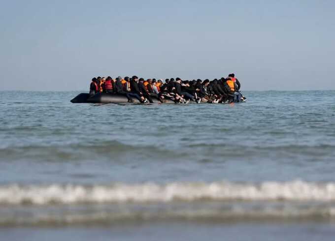 Channel crossings deal between Britain and France faces breakdown over funding terms