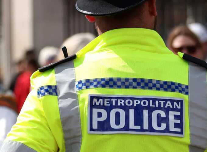 Five officers pulled from duty after firearms bag left on London street