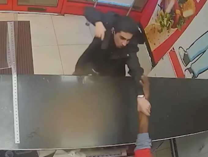 18-year-old jailed after gun threat over wrong sauce at London takeaway