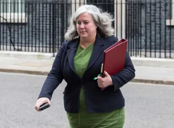 Transport Secretary’s Mini Cooper towed after car hits ‘crater’ pothole
