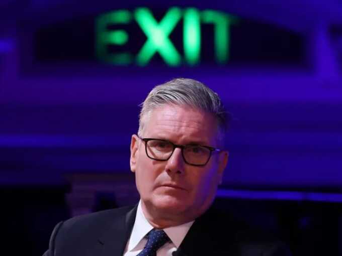 Labour MPs urge Starmer to set exit timeline after devastating local election losses