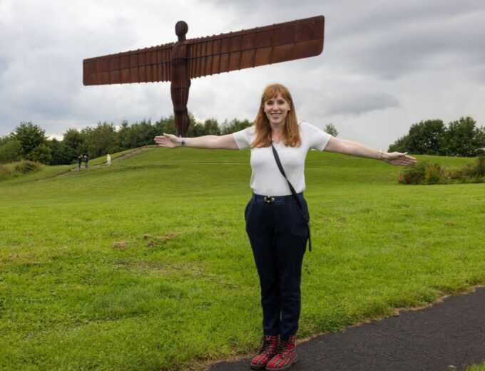 Angela Rayner re-emerges as Labour leadership contender after HMRC clears her tax affairs