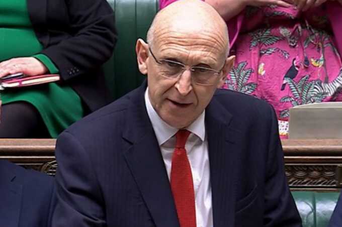 Defence secretary John Healey announces death of British soldier during Iraq exercise