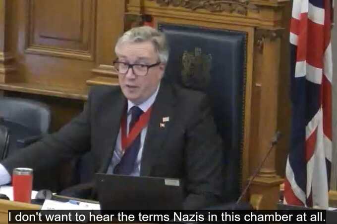 Green councillor barred from saying Reform members posed with neo-Nazi
