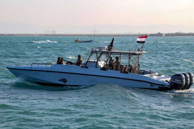 Armed men in small boat approach tanker off Yemen before vessel escapes