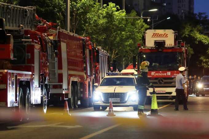 Aircraft crashes into Beijing skyscraper as pilot loses contact moments before impact