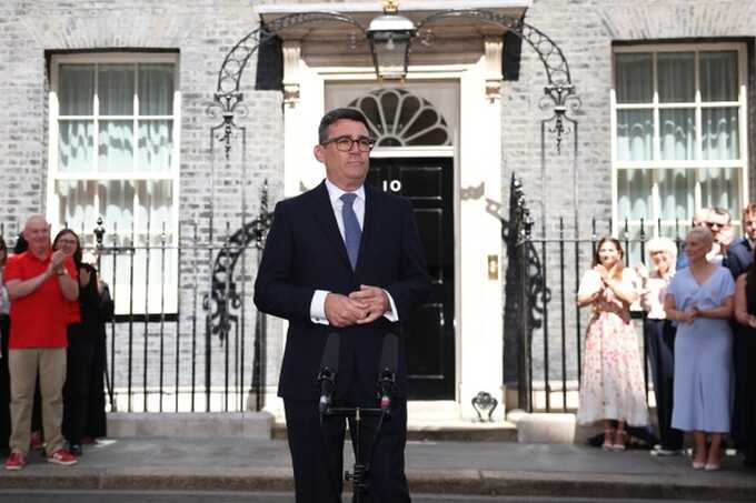 Andy Burnham becomes Britain’s new Prime Minister after Keir Starmer resigns