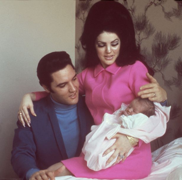 Elvis Presley with Priscilla Beaulieu Presley and their daughter, Lisa Marie dqxikeidqkikdinv
