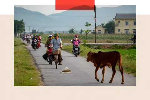 Jonathan Head People on bikes in Nghe An dqxikeidqkikdinv