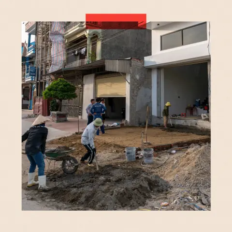 Jonathan Head Nghe An people carrying out construction work