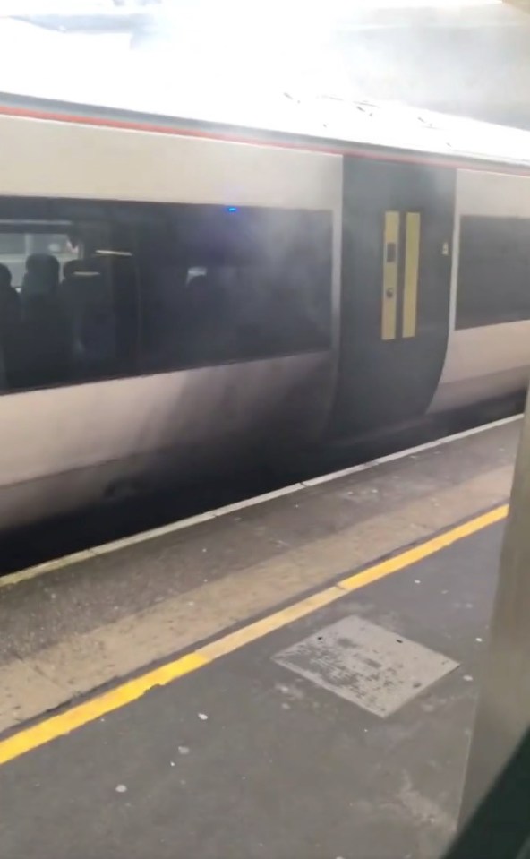 A train caught fire at Gatwick Airport station today dqxikeidqkikdinv