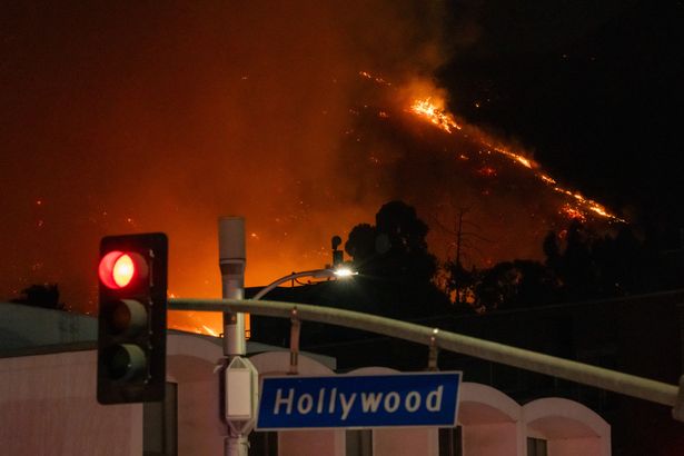 Flames are seen on the hillsides above Hollywood dqxikeidqkikdinv