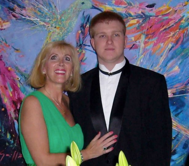 Shelley and her son dqxikeidqkikdinv