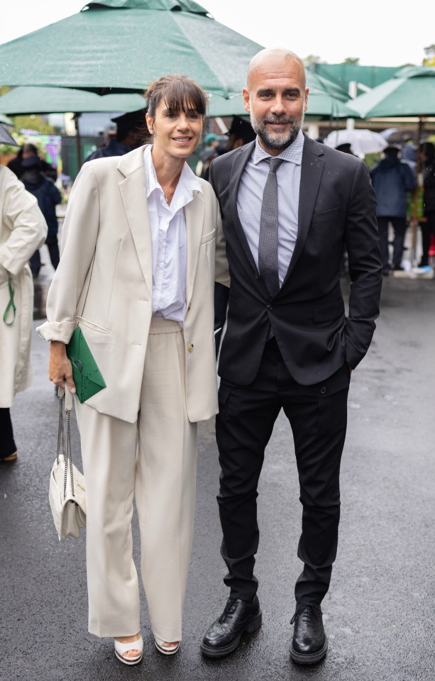 Pep Guardiola with his wife Cristina Serra at Wimbledon. dqxikeidqkikdinv