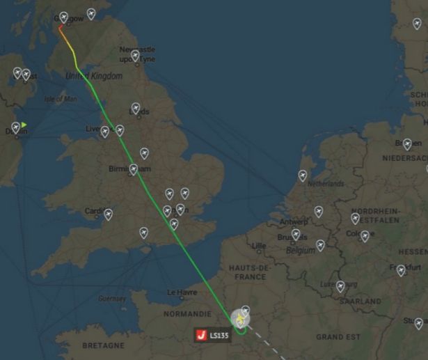 Map shows plane travelling from France to UK dqxikeidqkikdinv