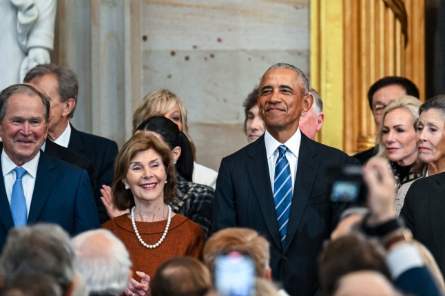 (L-R) Former President George W. Bush, Former First Lady Laura Bush and Former President Barack Obama arrive for the inauguration ceremony where Donald Trump will sworn in as the 47th US President in the US Capitol Rotunda in Washington, DC, on January 20, 2025. (Photo by Kenny HOLSTON / POOL / AFP) (Photo by KENNY HOLSTON/POOL/AFP via Getty Images) dqxikeidqkikdinv