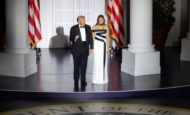 U.S. President Donald Trump and first lady Melania Trump attend the Starlight Ball in honor of his inauguration in Washington, U.S., January 21, 2025. REUTERS/Carlos Barria dqxikeidqkikdinv
