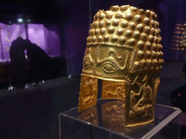The golden helmet dqxikeidqkikdinv