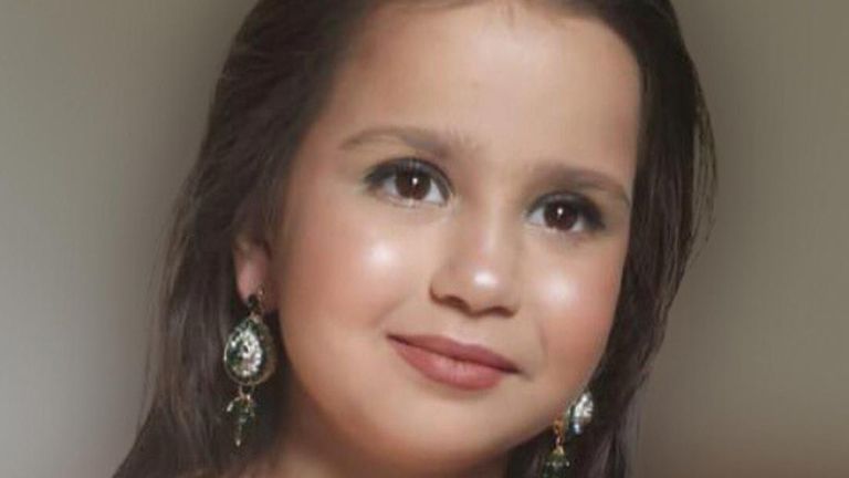 In footage shown in court Sara Sharif&rsquo;s family was seen leaving for the airport the day before her body was found.
 dqxikeidqkikdinv