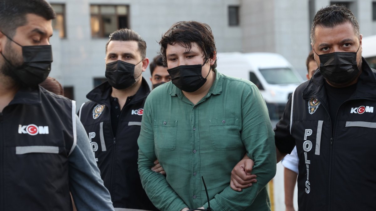 Mehmet Aydın (Center) is escorted by Turkish police to the court after a check-up at a hospital in Istanbul, T&uuml;rkiye, July 7, 2021. (AA File Photo) dqxikeidqkikdinv