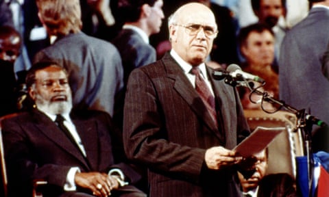 South African president FW de Klerk delivers a speech in Windhoek, where he handed over Namibia to Namibian president Sam Nujoma, seated left, during an independence ceremony on 21 March 1990. dqxikeidqkikdinv