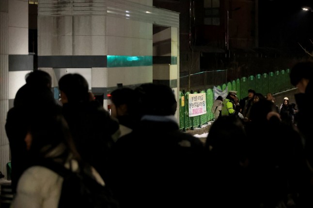 People gather outside an elementary school building in Daejeon, 160 kilometers south of Seoul, on February 10, 2025. A teacher stabbed an eight-year-old student to death at an elementary school in South Korea on February 10, 2025, local media reported, citing authorities. (Photo by YONHAP / AFP) / - South Korea OUT / NO ARCHIVES - RESTRICTED TO SUBSCRIPTION USE (Photo by -/YONHAP/AFP via Getty Images) dqxikeidqkikdinv
