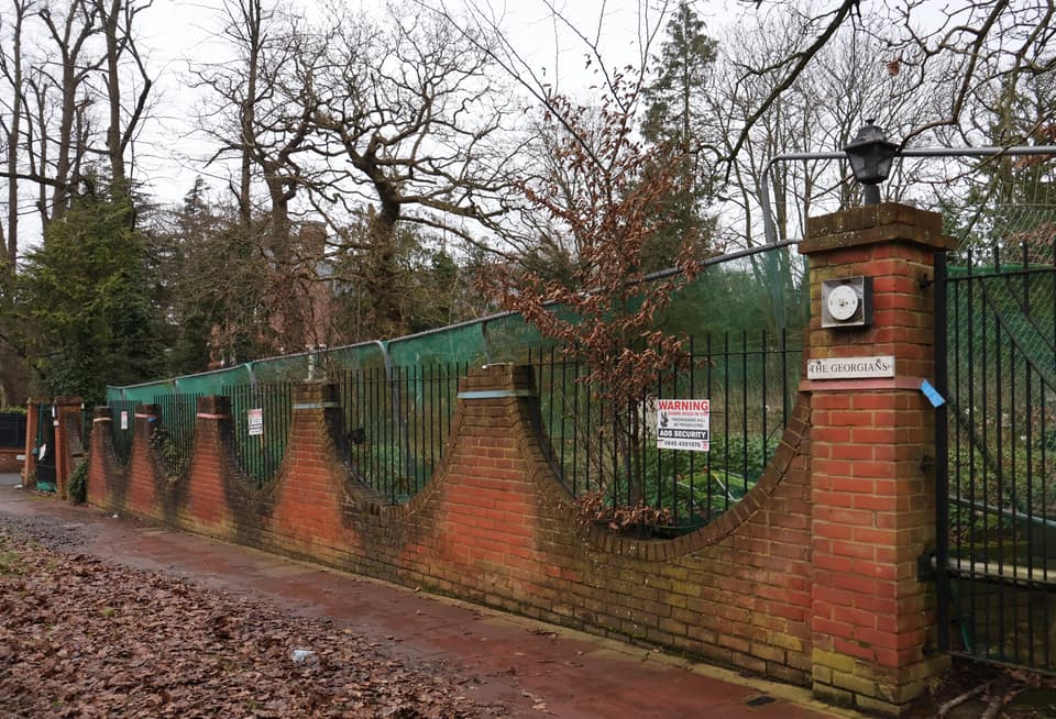 The land which previously housed The Georgians, Redcroft and Ilkley House is now derelict dqxikeidqkikdinv