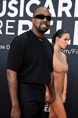 Kanye and Bianca at the Grammy Awards dqxikeidqkikdinv