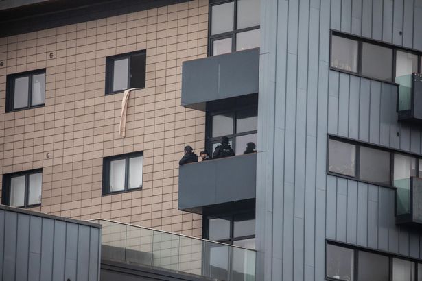 Armed police dqxikeidqkikdinv