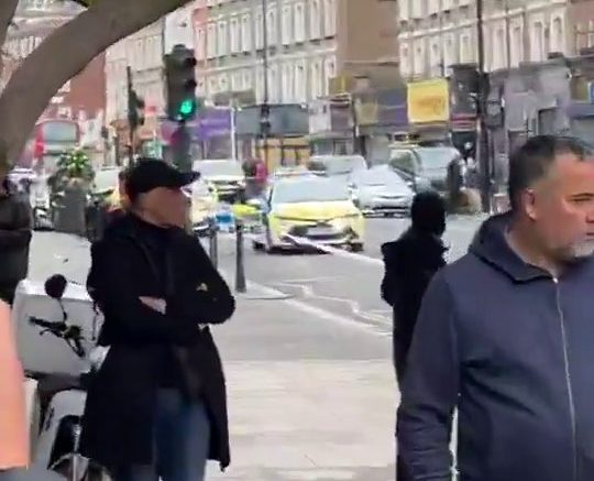 London & UK Street News @CrimeLdn A stabbing in Sheperd’s Bush earlier today.. dqxikeidqkikdinv