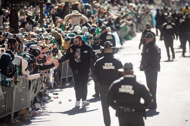 epa11896757 Members of the Philadelphia Eagles football team celebrate winning the 2025 Super Bowl during a victory parade in Philadelphia, Pennsylvania, USA, 14 February 2025. The Eagles defeated the Kansas City Chiefs in Super Bowl LIX. EPA/MIGUEL MARTINEZ EPA-EFE/MIGUEL MARTINEZ dqxikeidqkikdinv