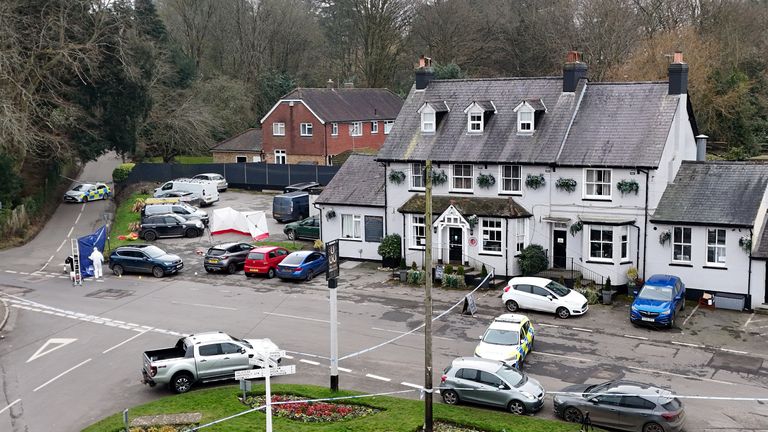 A police cordon at the Three Horseshoes pub in Knockholt, Sevenoaks in Kent, after emergency services were called just after 7pm on Friday amid reports a woman had suffered serious injuries. A male suspect fled the scene and is yet to be found. Picture date: Saturday February 15, 2025 dqxikeidqkikdinv