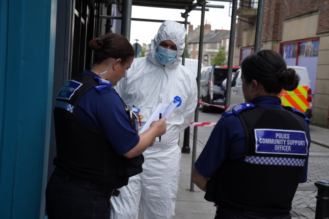 Police forensic investigators enter a disused building in Fore Bondgate, Bishop Auckland in County Durham, after a skeleton of a baby was found beneath floorboards by contractors working on a property renovation. Picture date: Wednesday July 31, 2024. PA Photo. See PA story POLICE Skeleton. Photo credit should read: Owen Humphreys/PA Wire dqxikeidqkikdinv