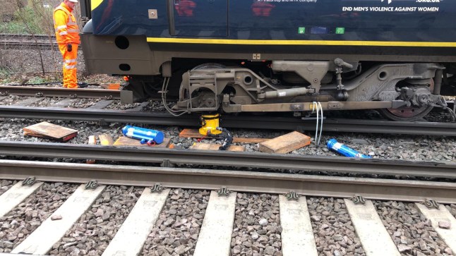 Network Rail Wessex @NetworkRailWssx ? Mar 4, 2024 Train derailment at Walton-on-Thames dqxikeidqkikdinv