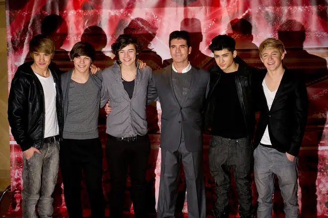 Liam Payne, Louis Tomlinson, Harry Styles, Zane Malik and Niall Horan of ’One Direction’ together with Simon Cowell dqxikeidqkikdinv