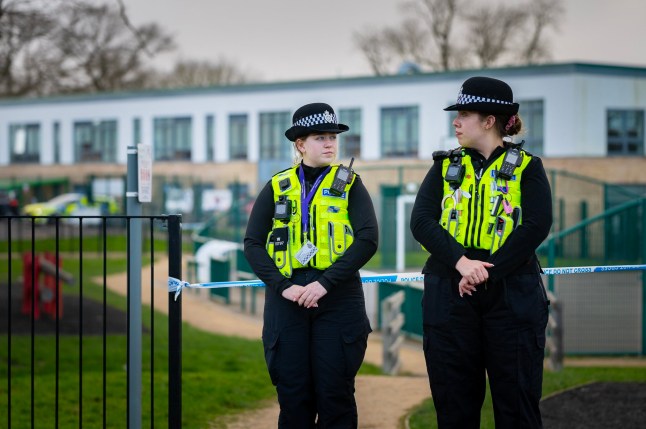 These dramatic pictures show a huge emergency response after a primary school was hit with a bomb threat. February 25 2025. Police raced to Badbury Park Primary School, in Rainscombe Road in Swindon, Wilts, at around 2.30pm today (Tuesday) ??? working to evacuate hundreds of children to safety. Around 25 police officers were in attendance alongside Hazardous Area Response Team ambulance crews and specially-trained fire officers. Numerous homes within a 200-metre radius of the school have also been evacuated, as has the local Co-op store. dqxikeidqkikdinv