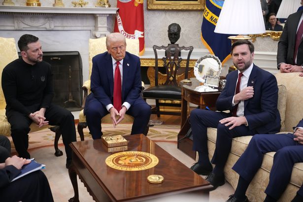 U.S. President Donald Trump and Vice President JD Vance meet with Ukrainian President Volodymyr Zelensky in the Oval Office dqxikeidqkikdinv