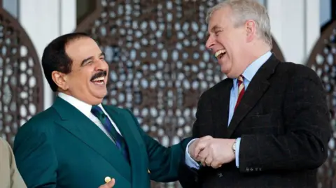 Getty Images King Hamad of Bahrain and Prince Andrew at Windsor in 2017 dqxikeidqkikdinv